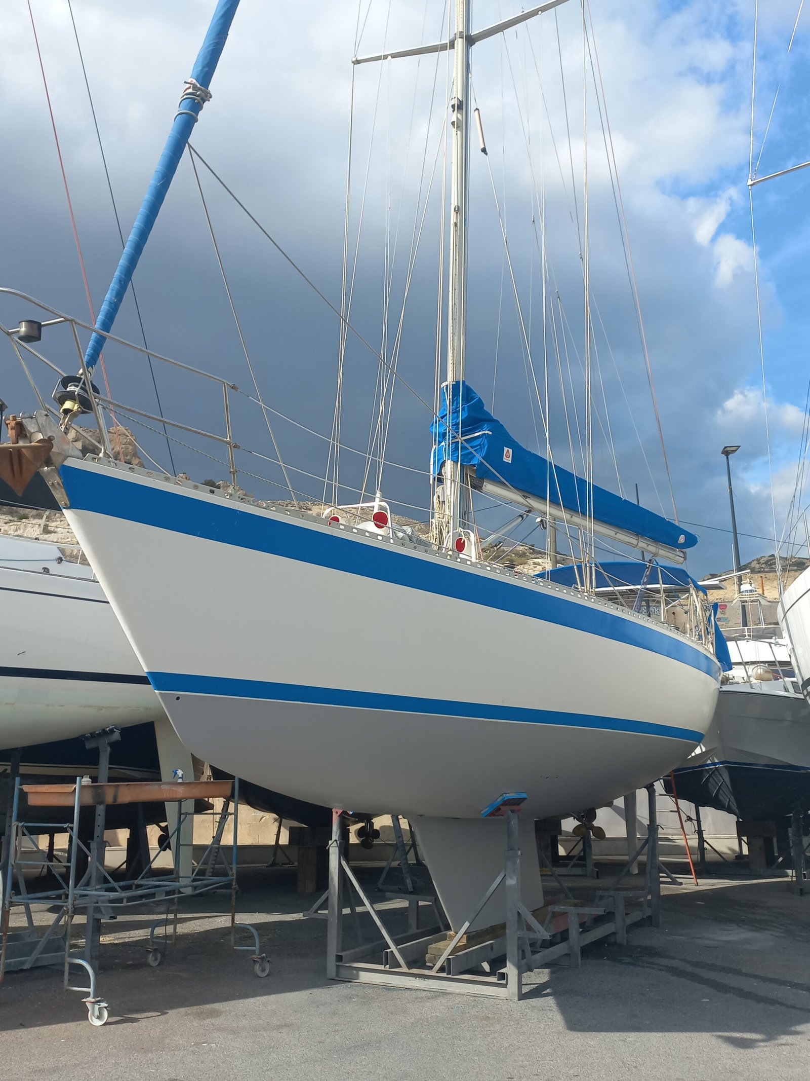 1985 44.3 foot WAUQUIEZ CENTURION 42 EUR 72000